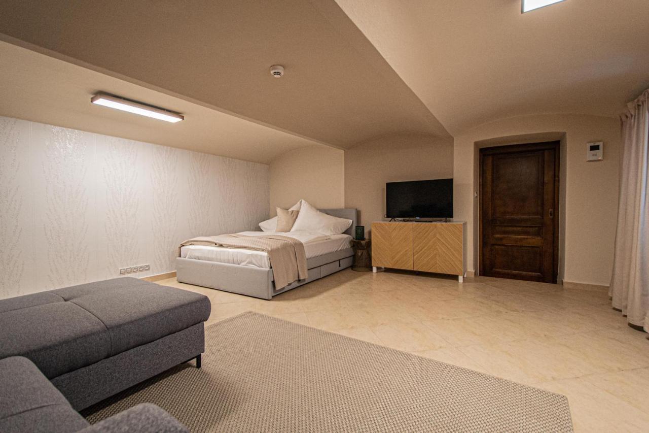 Modern And Spacious Apartments In City Center براغ المظهر الخارجي الصورة