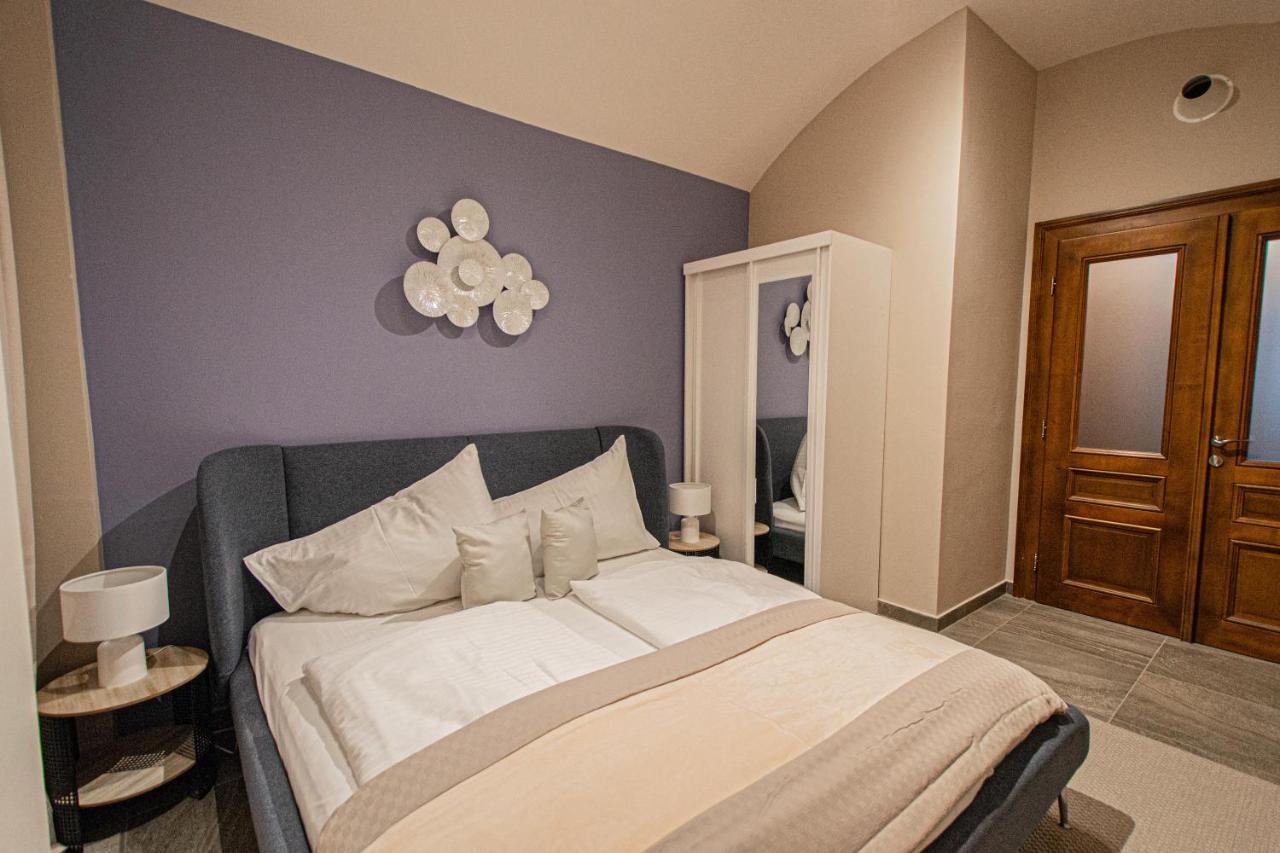 Modern And Spacious Apartments In City Center براغ المظهر الخارجي الصورة