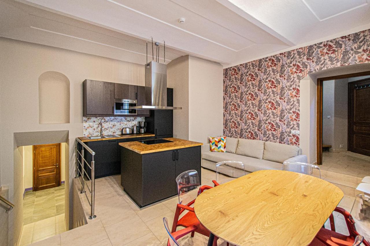 Modern And Spacious Apartments In City Center براغ المظهر الخارجي الصورة